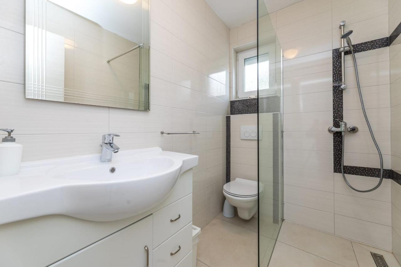 Apartments Augustinovic Baška Екстериор снимка
