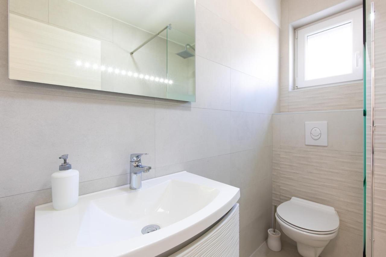Apartments Augustinovic Baška Екстериор снимка