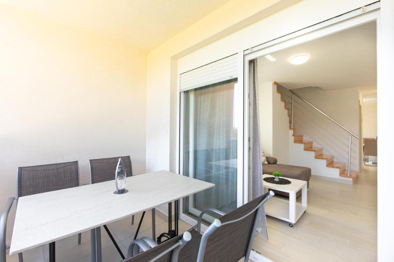 Apartments Augustinovic Baška Екстериор снимка