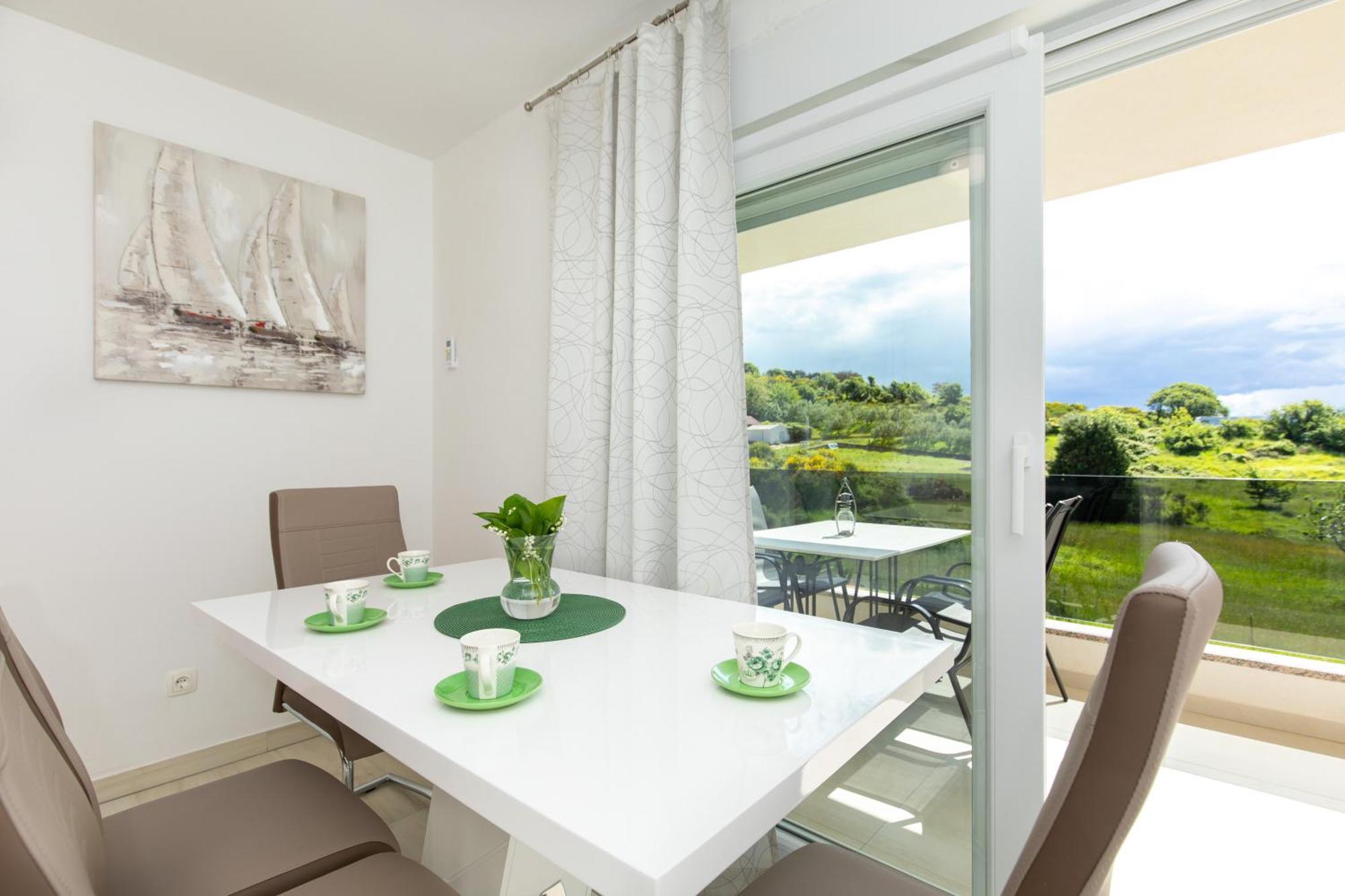 Apartments Augustinovic Baška Стая снимка